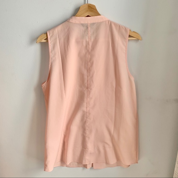 BANANA REPUBLIC sleeveless button down blouse - Picture 2 of 4